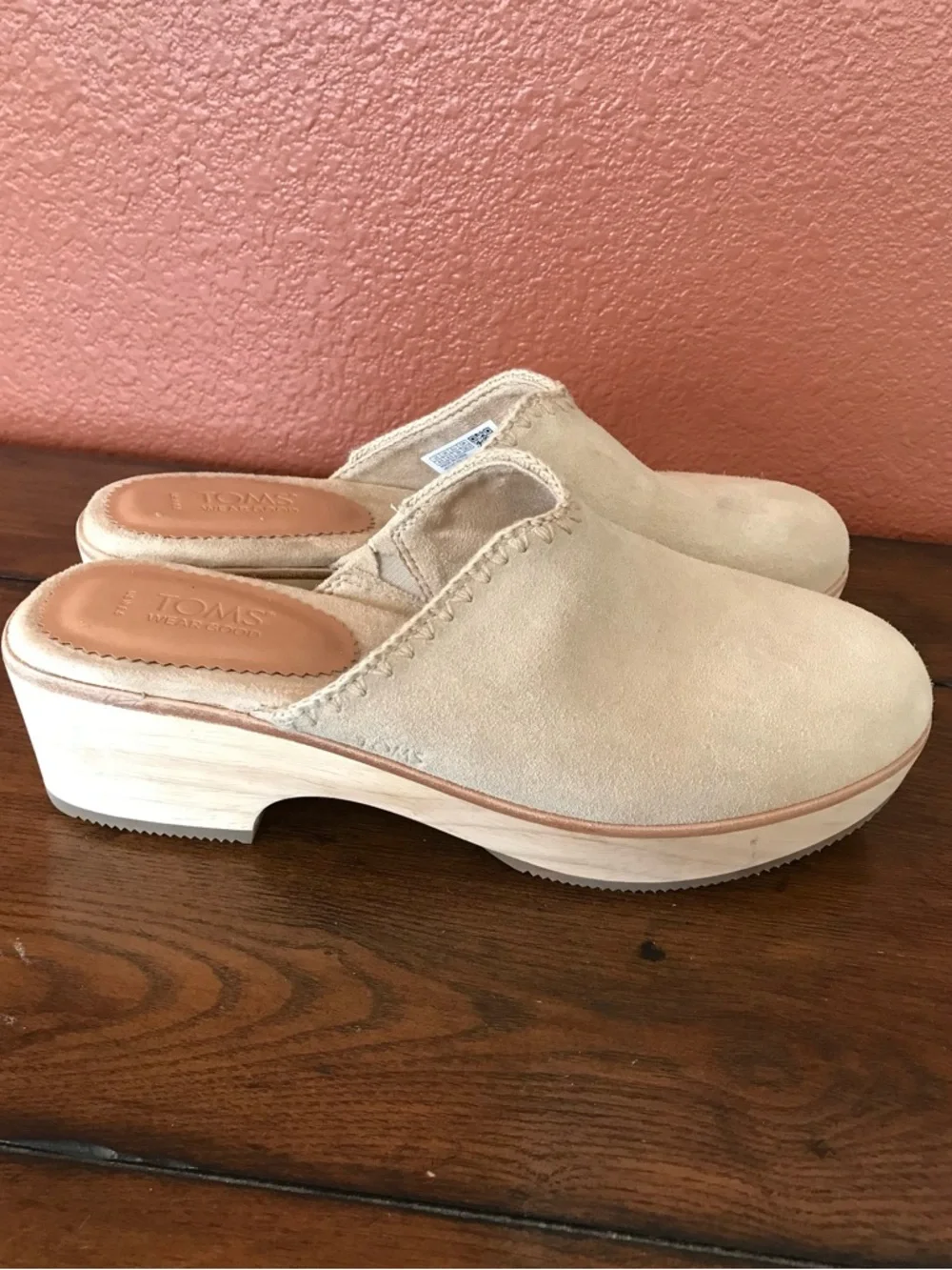 TOMS Women’s 8.5 Addison Neutral Cream Suede Round Toe Mule Wooden Clogs in EUC - Picture 6 of 16